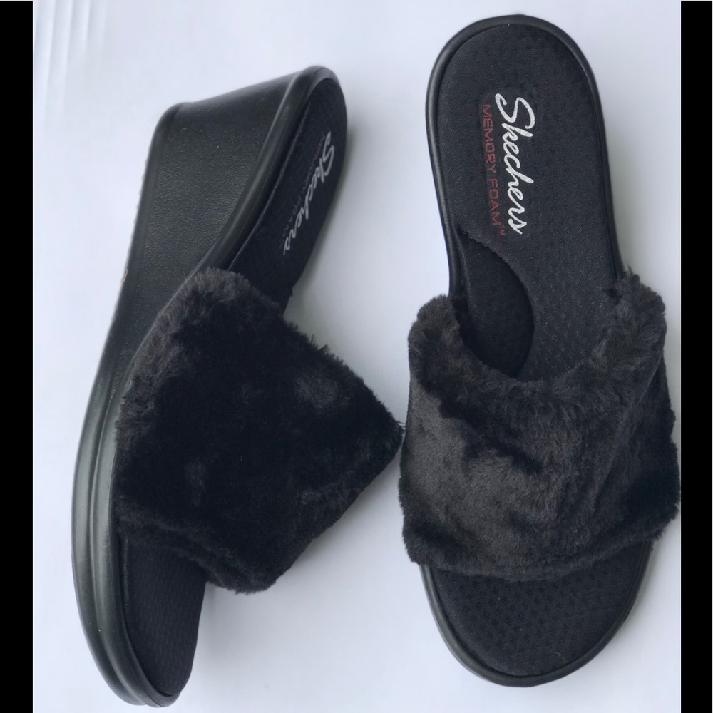 SKETCHERS RUMBLERS SUMMER PEACH FAUX FUR SLIDES